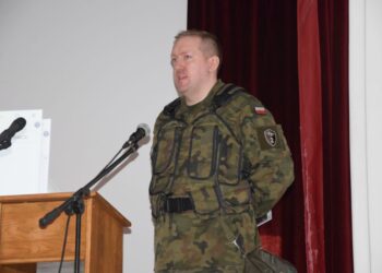 Możliwości kariery w służbach mundurowych