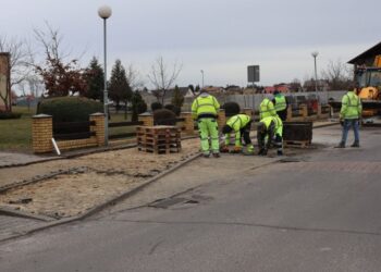 Nowe miejsca parkingowe przy szkole