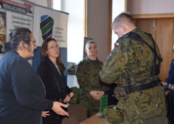 Możliwości kariery w służbach mundurowych