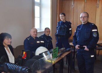 Możliwości kariery w służbach mundurowych