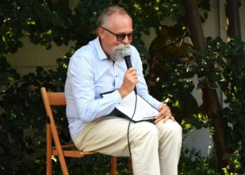 Narodowe czytanie na Skwerze D-O-M