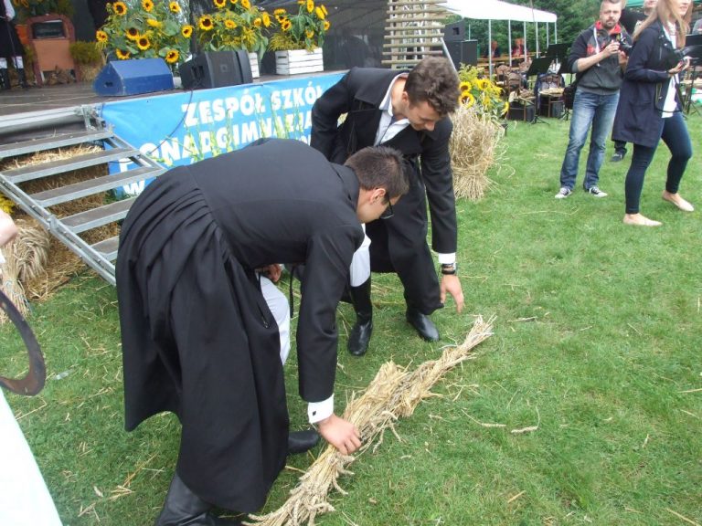 Powiatowe święto plonów w Lutogniewie
