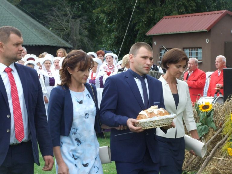 Powiatowe święto plonów w Lutogniewie