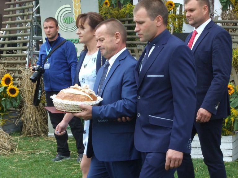 Powiatowe święto plonów w Lutogniewie
