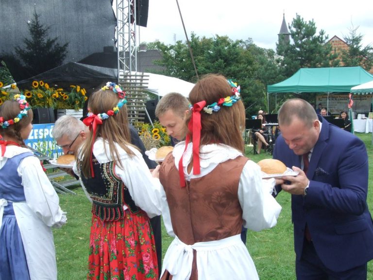 Powiatowe święto plonów w Lutogniewie