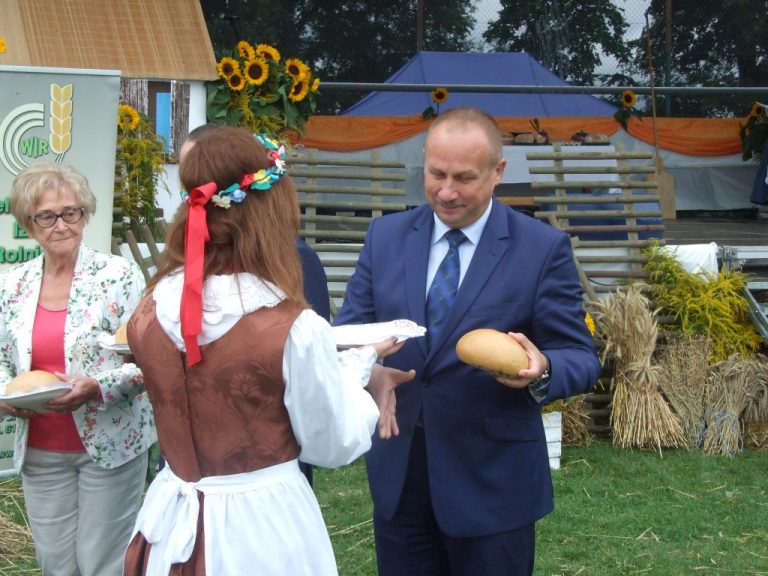 Powiatowe święto plonów w Lutogniewie