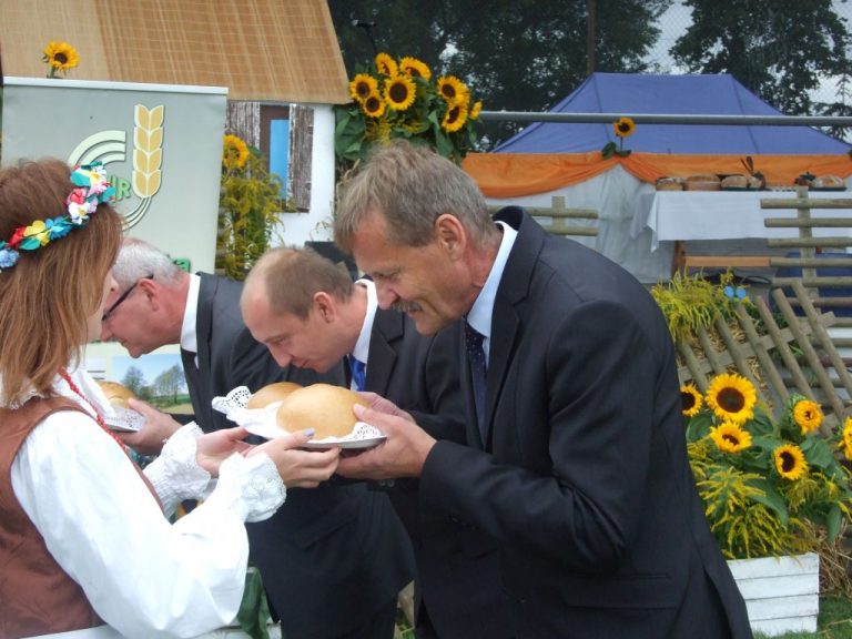 Powiatowe święto plonów w Lutogniewie