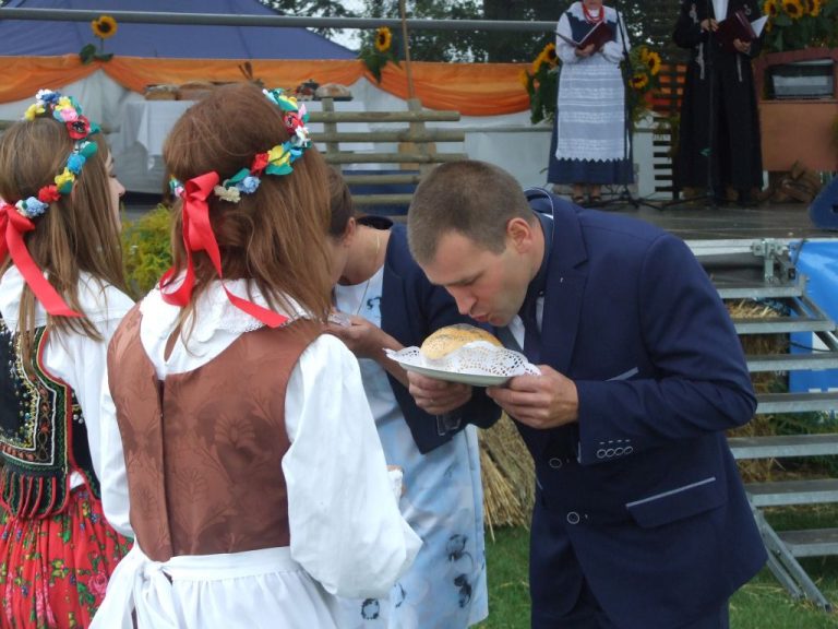 Powiatowe święto plonów w Lutogniewie