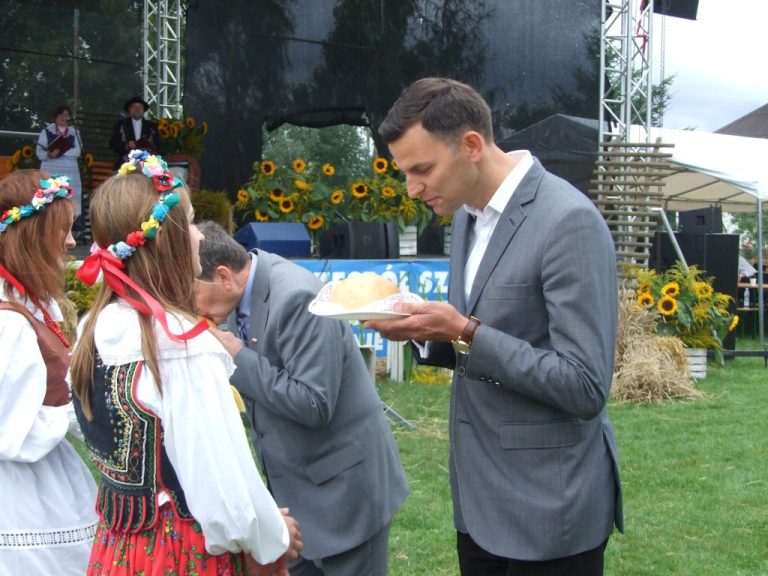Powiatowe święto plonów w Lutogniewie