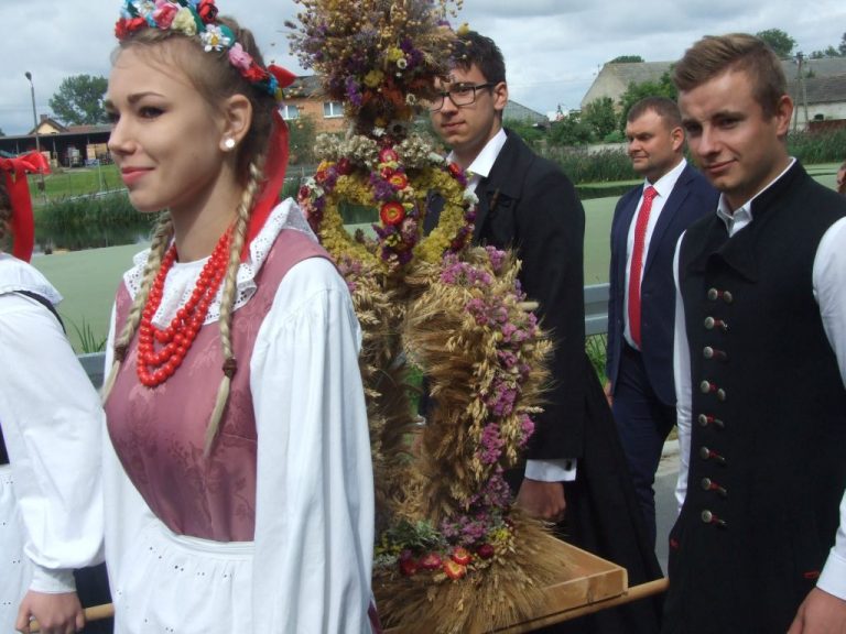 Powiatowe święto plonów w Lutogniewie