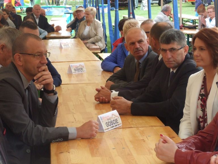 Powiatowe święto plonów w Lutogniewie
