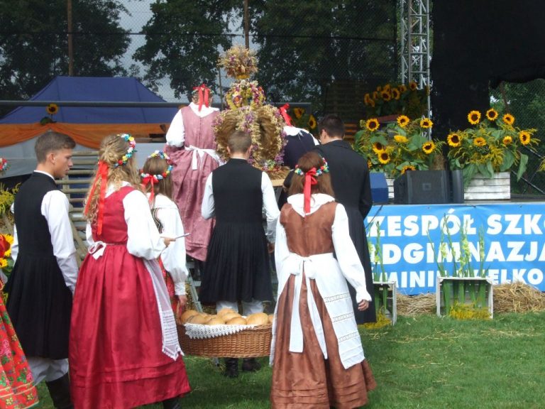Powiatowe święto plonów w Lutogniewie