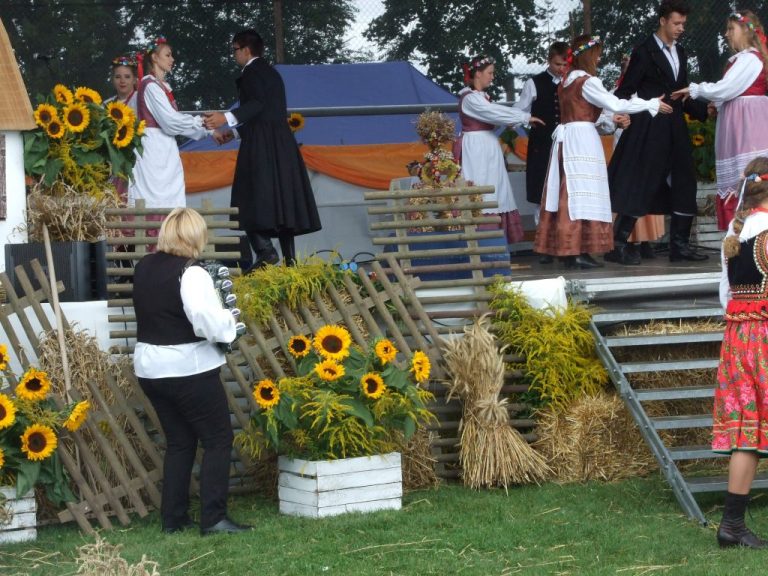 Powiatowe święto plonów w Lutogniewie