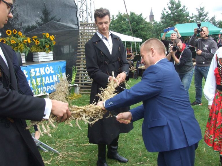 Powiatowe święto plonów w Lutogniewie
