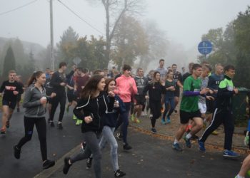 Papieska rywalizacja we mgle