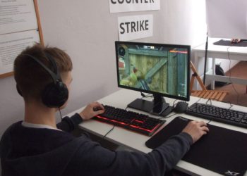 Counter Strike w bibliotece