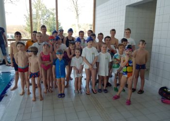 Krotosz z workiem medali