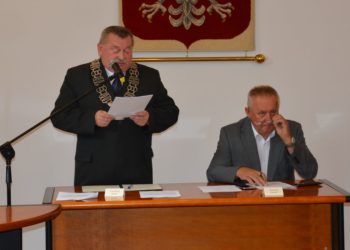 Radni obniżyli burmistrzowi pensję