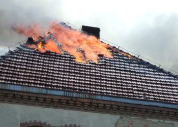 Ponad 200 strażaków walczyło z pożarem