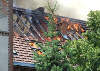 Ponad 200 strażaków walczyło z pożarem