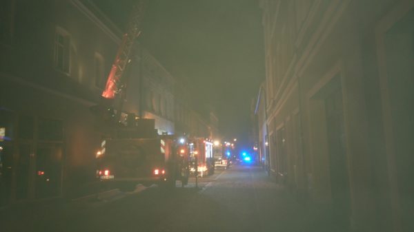 Pożar dachu kamienicy