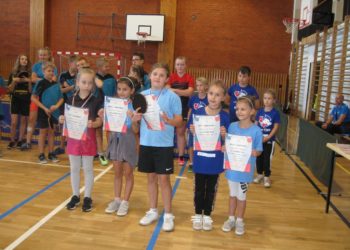 Dwa krążki gospodarzy