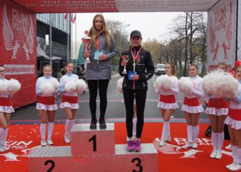 Biegacze uczcili sto lat niepodległości