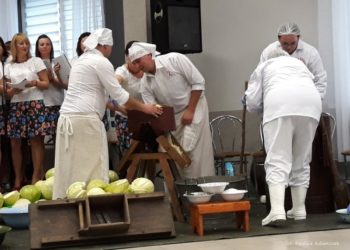 Masłem i serem przystrajany…