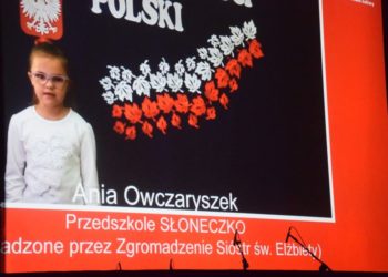 Dzieci recytują patriotyczne wiersze