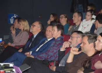 Dzieci recytują patriotyczne wiersze