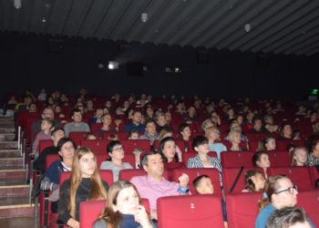 Dzieci recytują patriotyczne wiersze