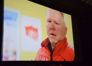 Dzieci recytują patriotyczne wiersze