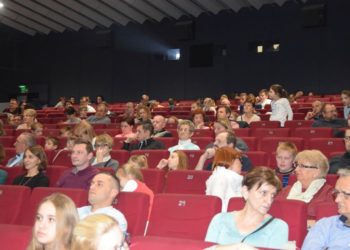 Dzieci recytują patriotyczne wiersze