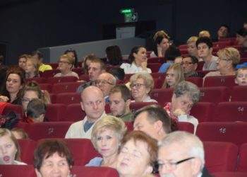 Dzieci recytują patriotyczne wiersze