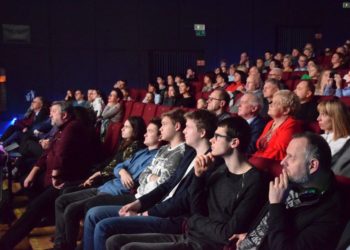 Dzieci recytują patriotyczne wiersze