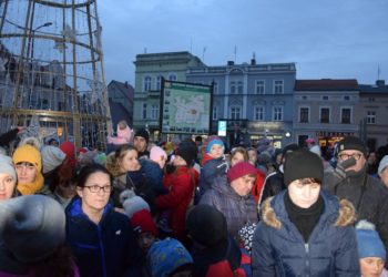 Mikołajki na rozświetlonym rynku