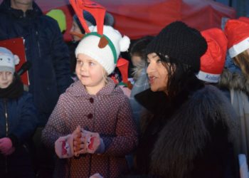 Mikołajki na rozświetlonym rynku