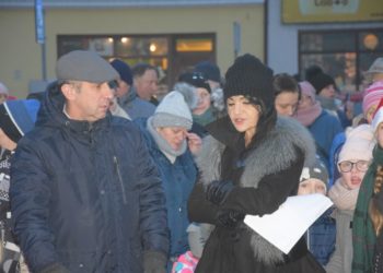 Mikołajki na rozświetlonym rynku