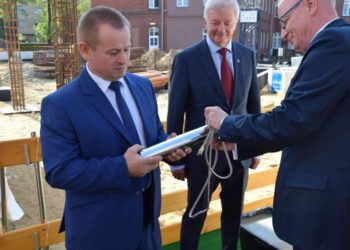 Setna rocznica i wyborcze emocje