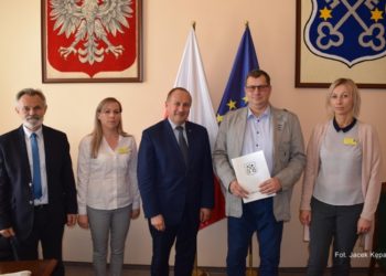 Setna rocznica i wyborcze emocje