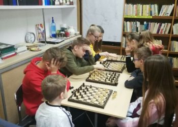 Warcaby w bibliotece