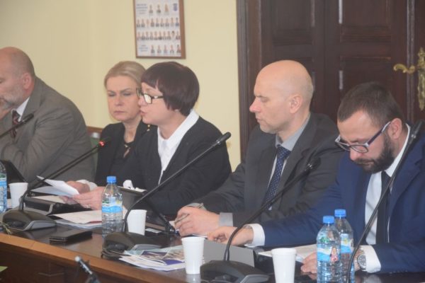 Słowo „dziękuję” wywołało dyskusję