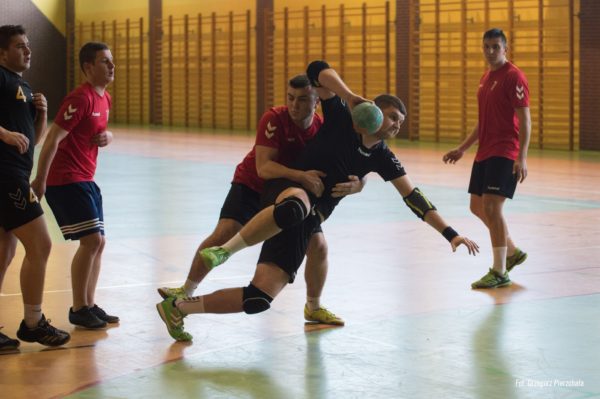 Triumf koźmińskich szczypiornistów