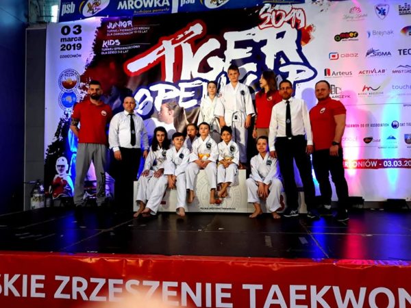 Halla-San z medalami