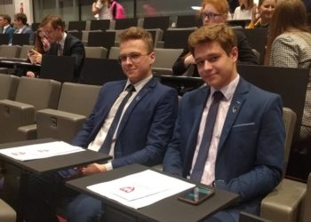 Krotoszyńscy licealiści na obradach sejmiku