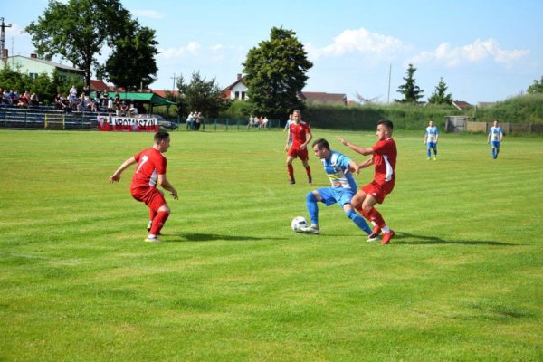 Wyrównany pojedynek derbowy