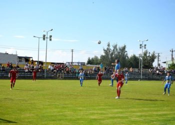 Wyrównany pojedynek derbowy