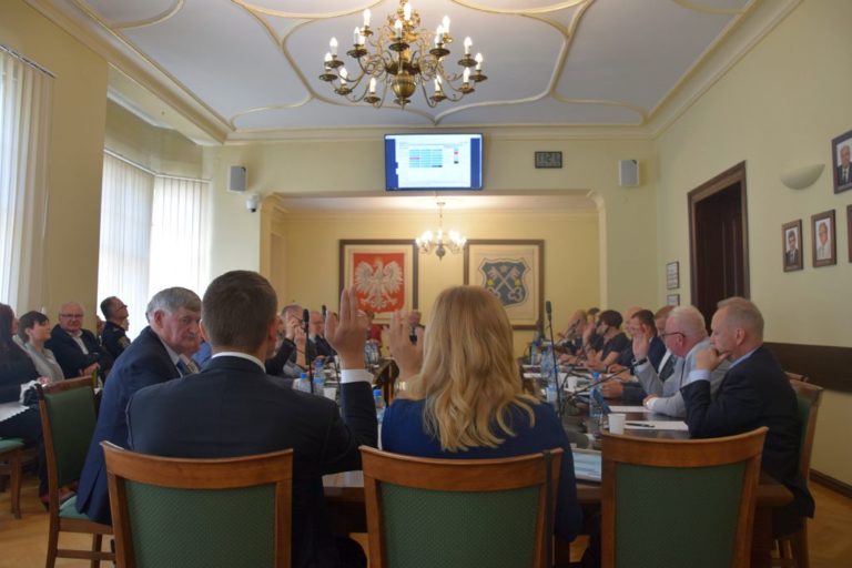 Absolutorium udzielone, ale niejednogłośnie