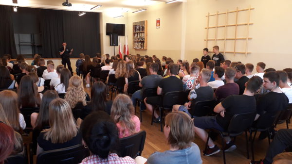 Narkotyki i dopalacze zabijają!