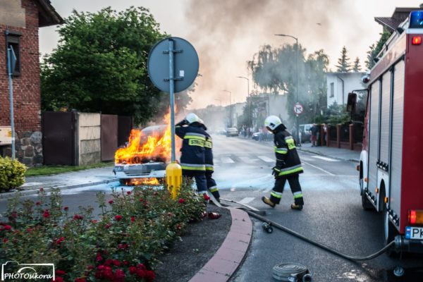 Samochód stanął w płomieniach
